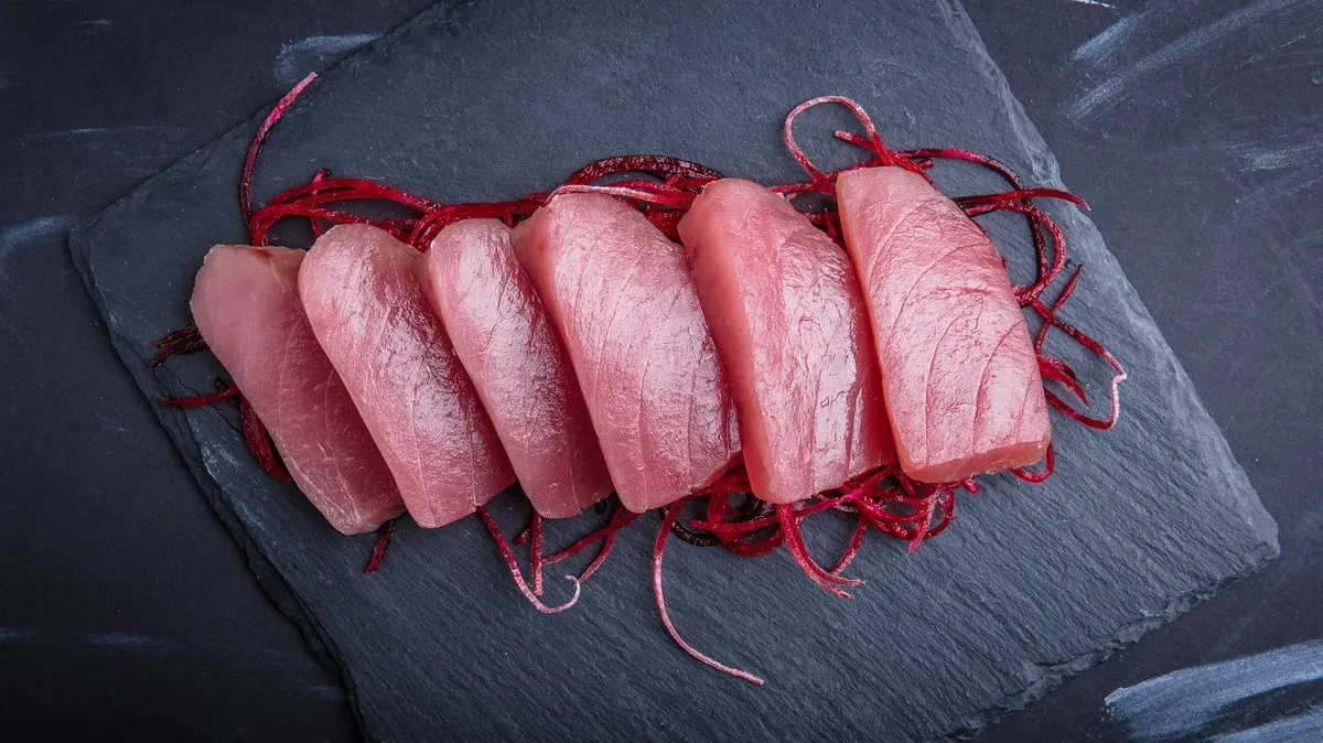 MAGURO SASHIMI