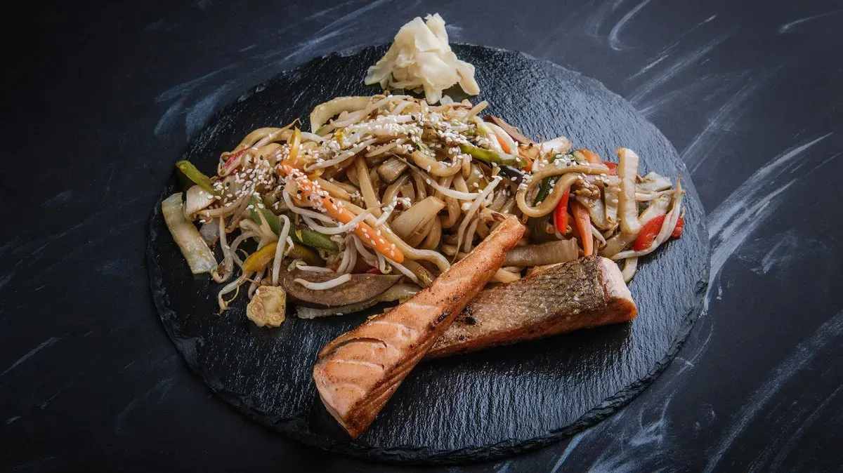 SAKE YAKI UDON