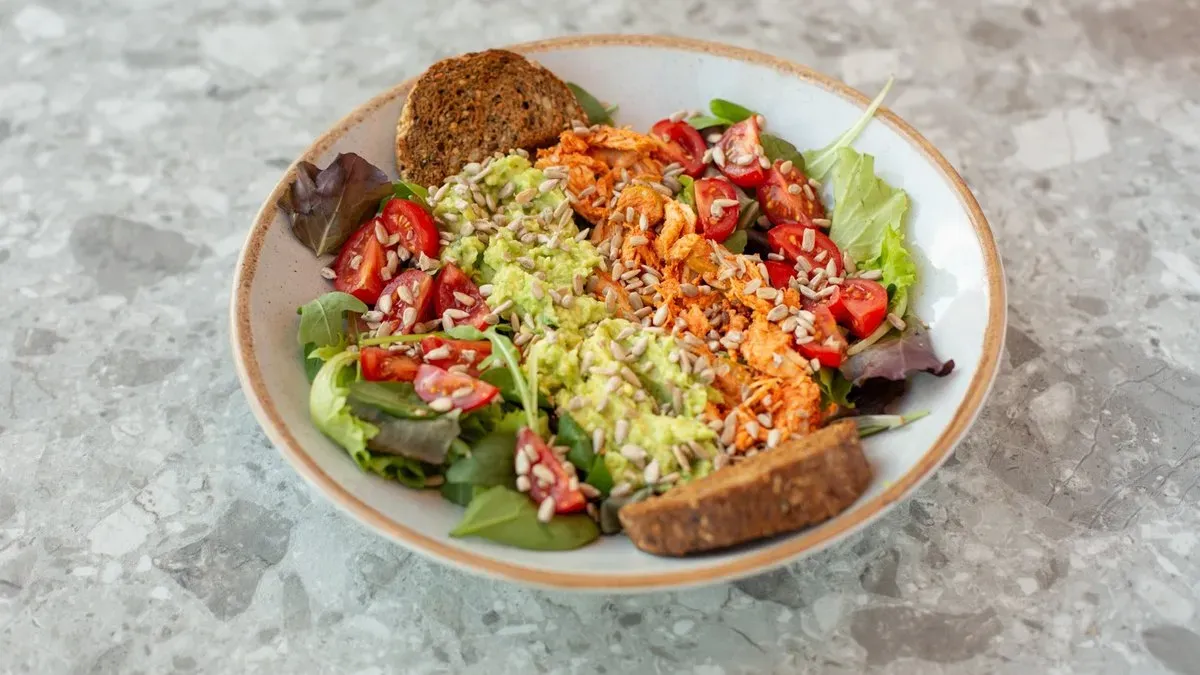 Keto spot saláta