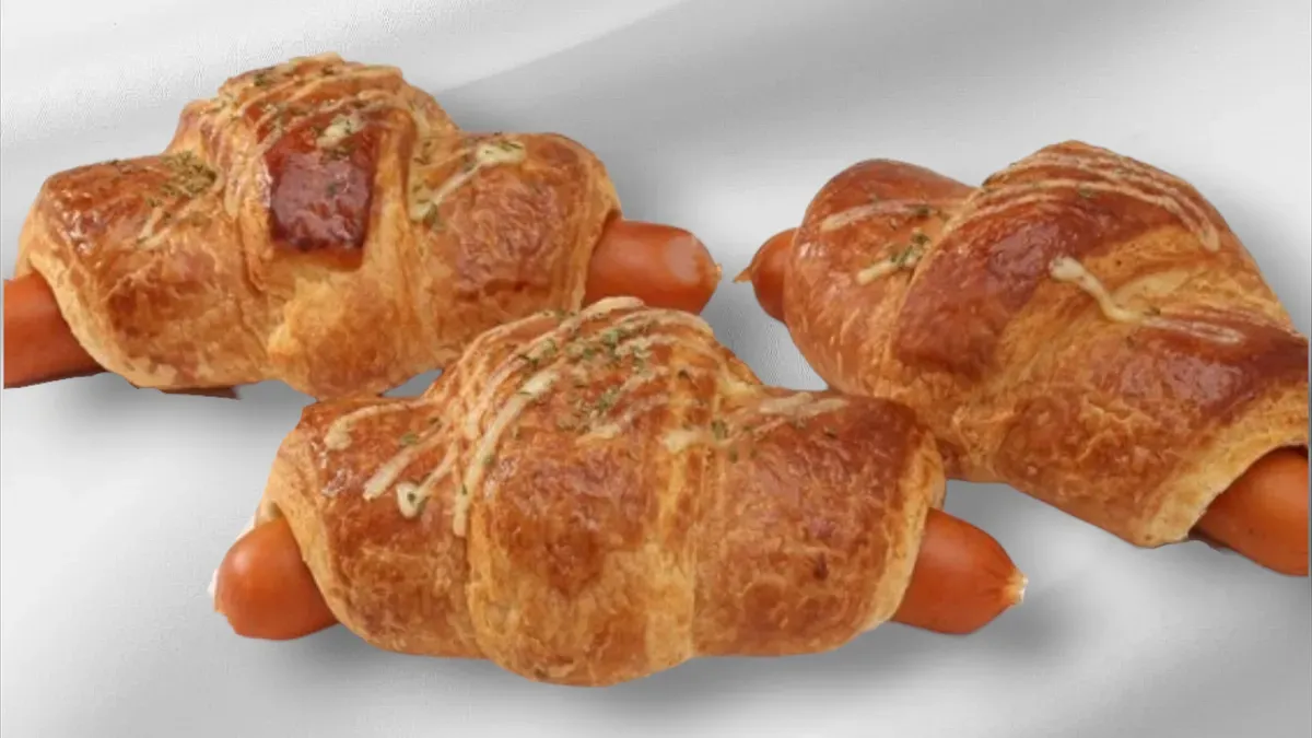Croissant virslivel töltve