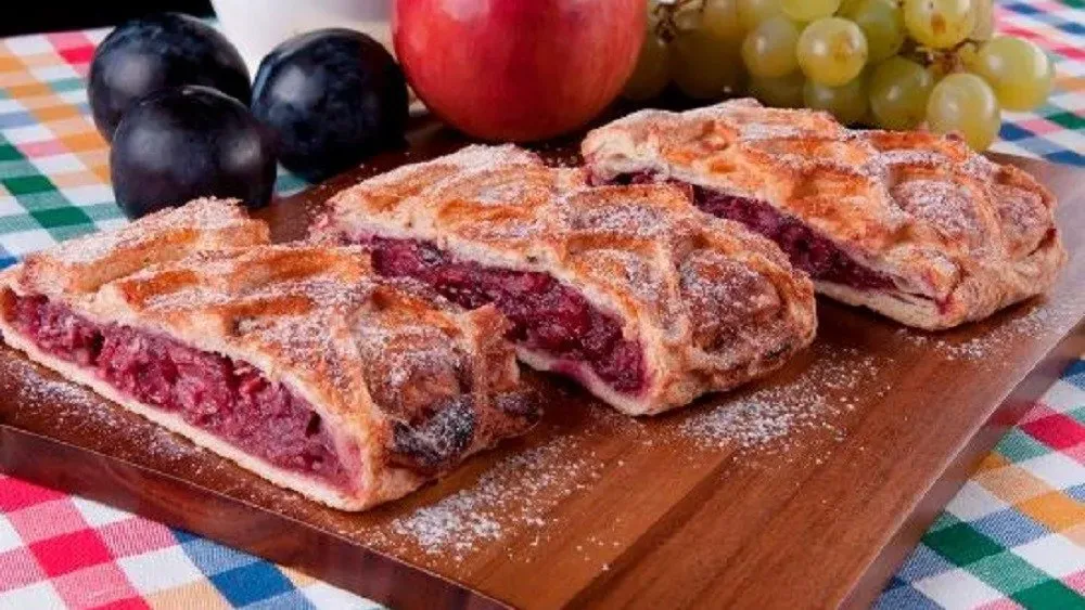 Tiroli meggyes rétes