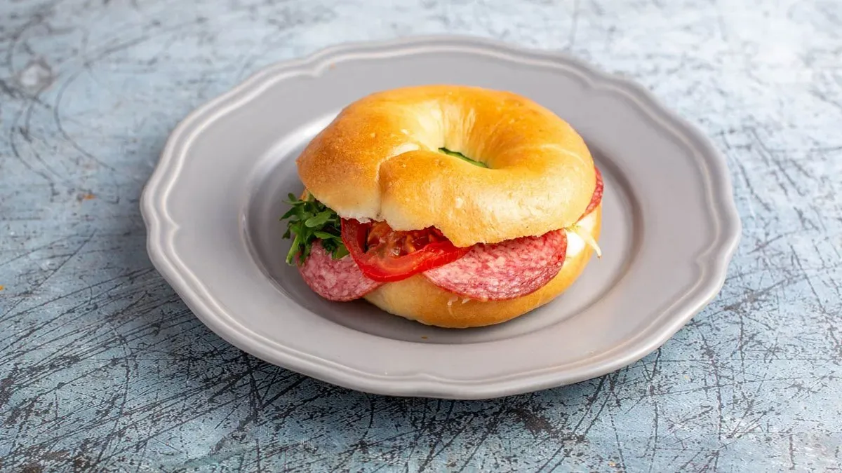 Szalámis bagel
