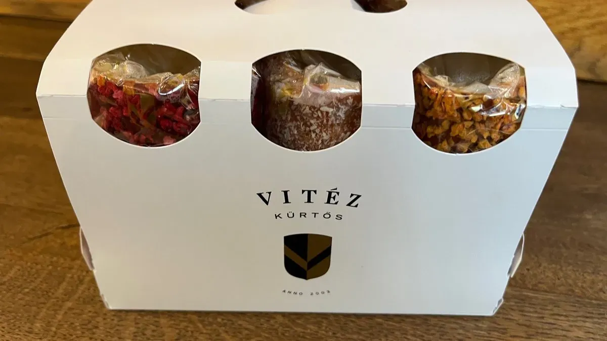 Különleges Mini kürtős box( 6 db) ajándék Fanta Naranc (0,25 l)