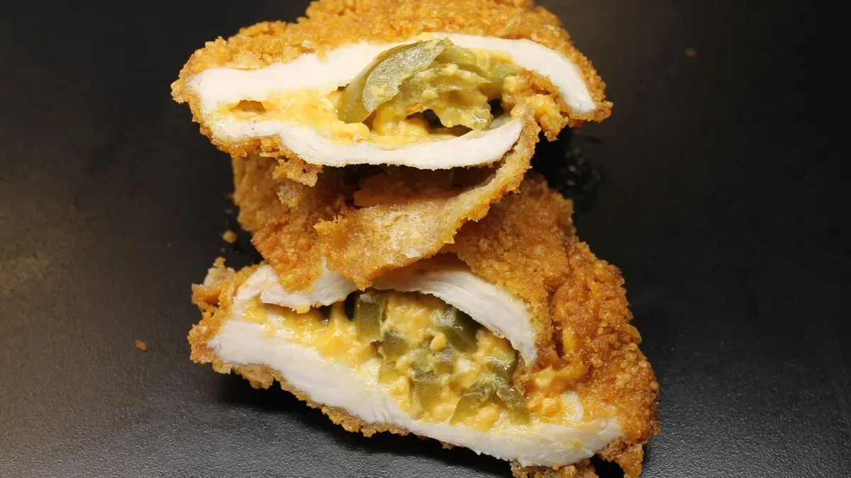 Jalapenoval, cheddar sajttal töltött csirkemell