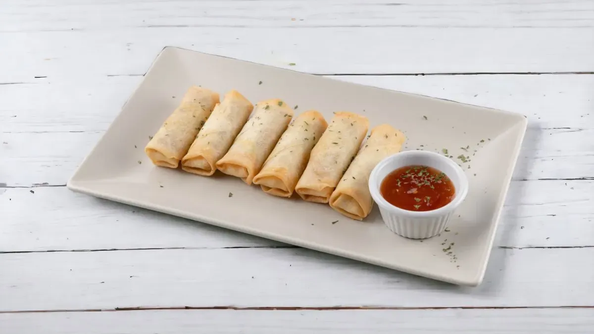 26.	酥炸春卷, Spring roll 6pcs, tavaszi tekercs 6db