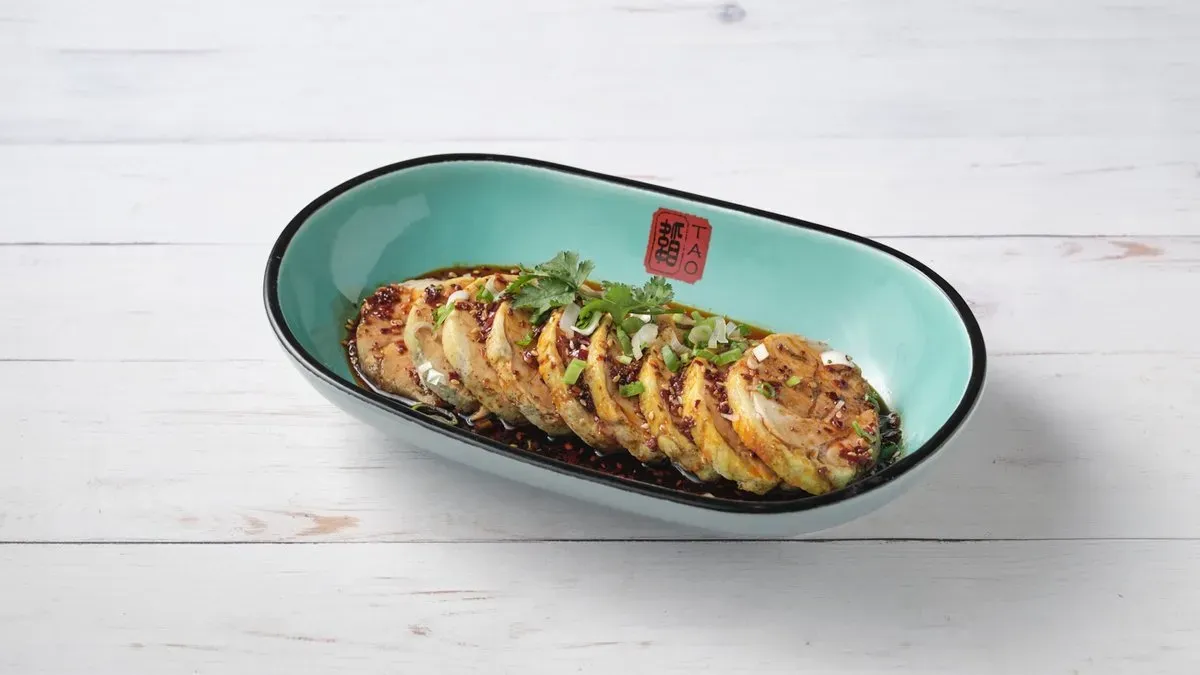 21.	口水鸡肉卷, Steamed chicken with chili oil, Tao csirke tekercs