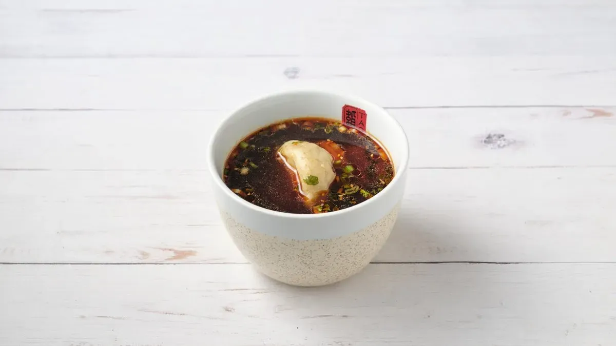 16.	酸汤水饺, Spicy and sour dumplings, dumpling leves