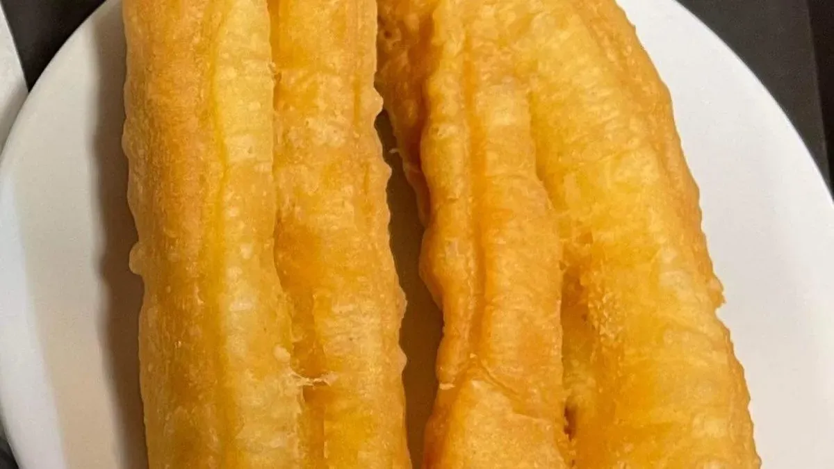 Quẩy ( 2 cái )-- Vietnami lángos rúd .(2 db ).
