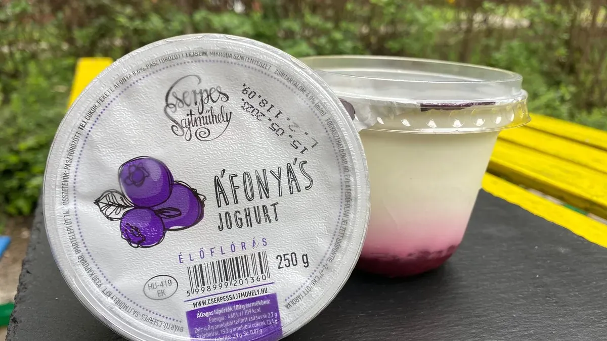 Cserpes áfonyás joghurt