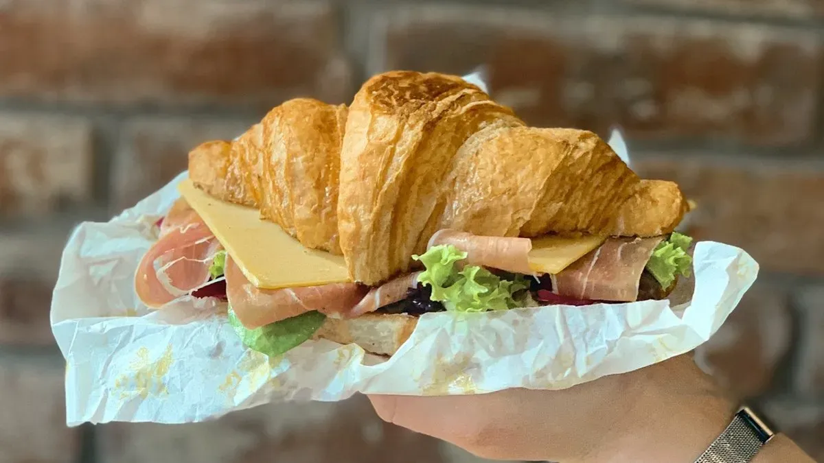 Sonkás-sajtos croissant