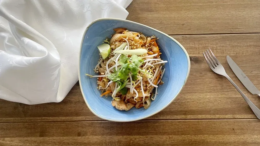 Pad Thai csirke pirított rizstésztával