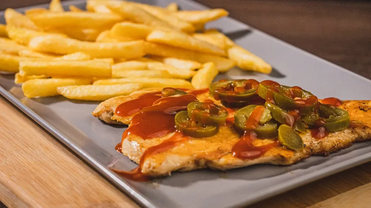 Jalapenos csirkemell körettel