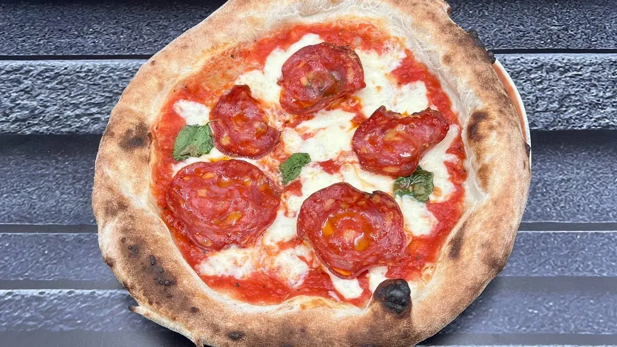 Salame pizza