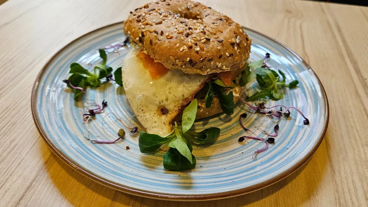 Ham & Eggs bagel