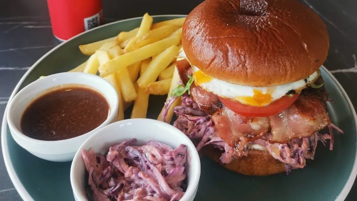 Noam's burger