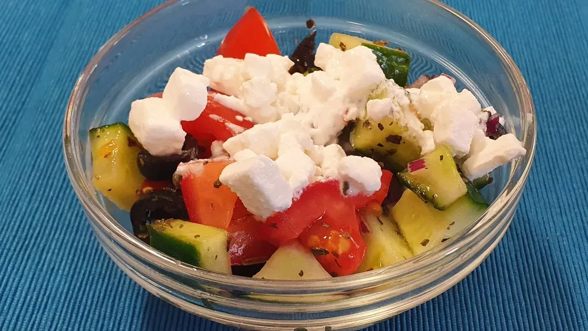Görög saláta feta sajttal (nagy adag)
