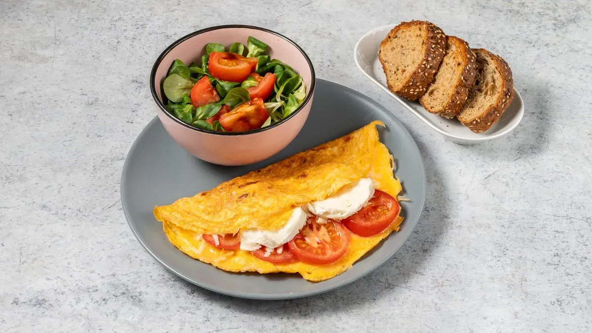 Caprese omlett