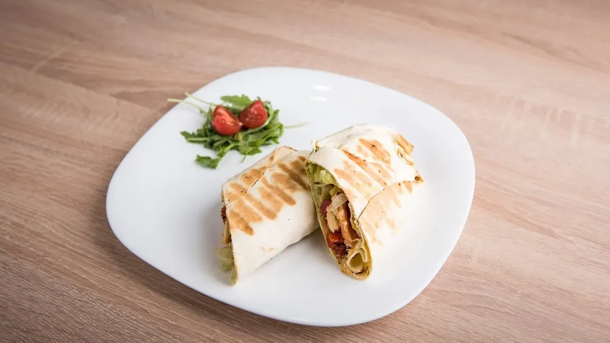 Wrap füstölt lazaccal