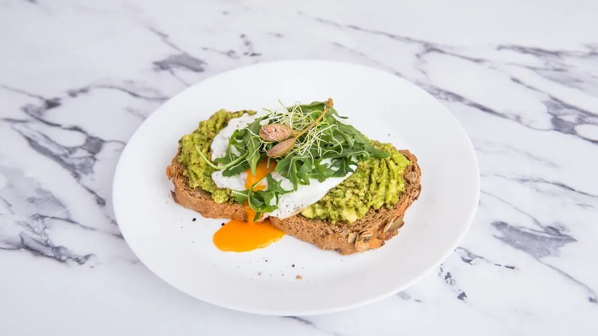 Avocado toast tükörtojással