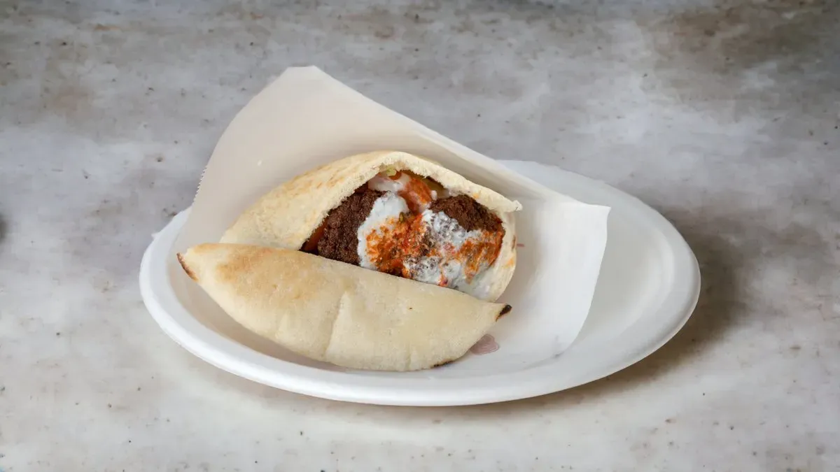 Gyros pitában extra hússal