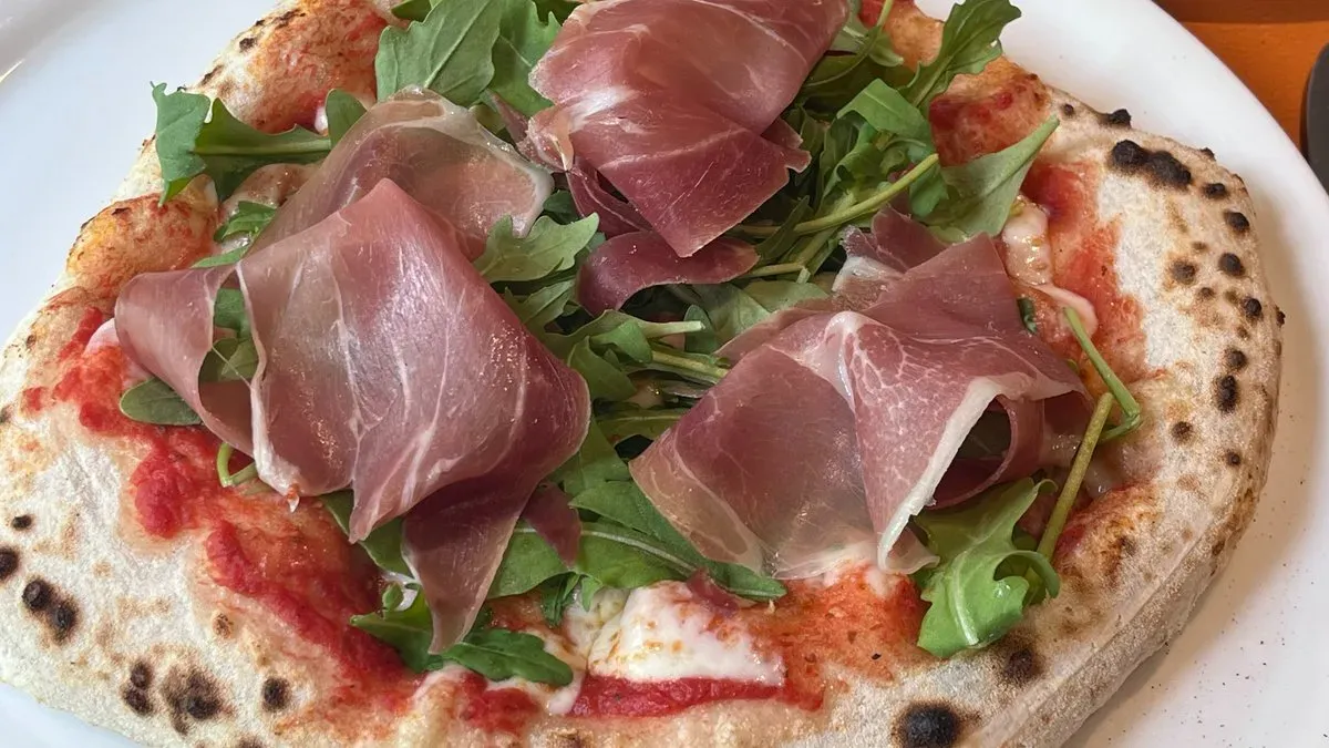Pizza al prosciutto di parma