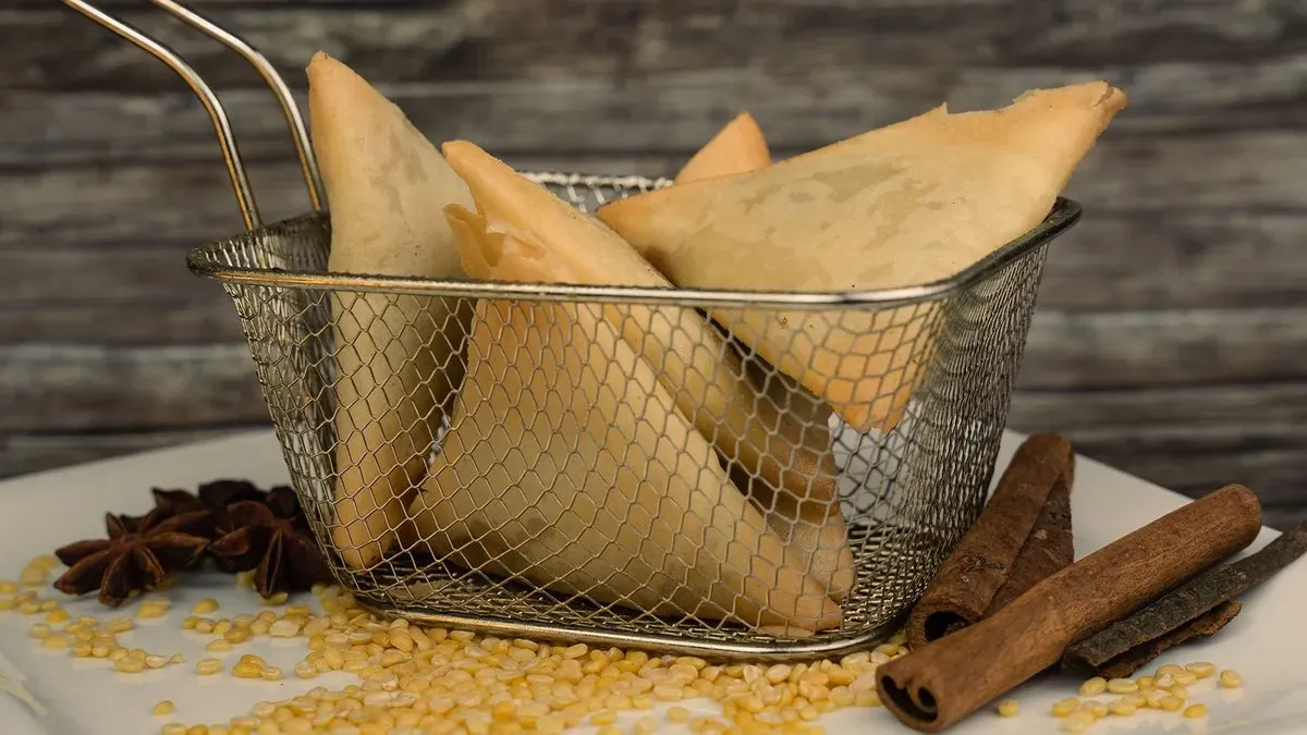 Vegetáriánus currys samosa (1 db)