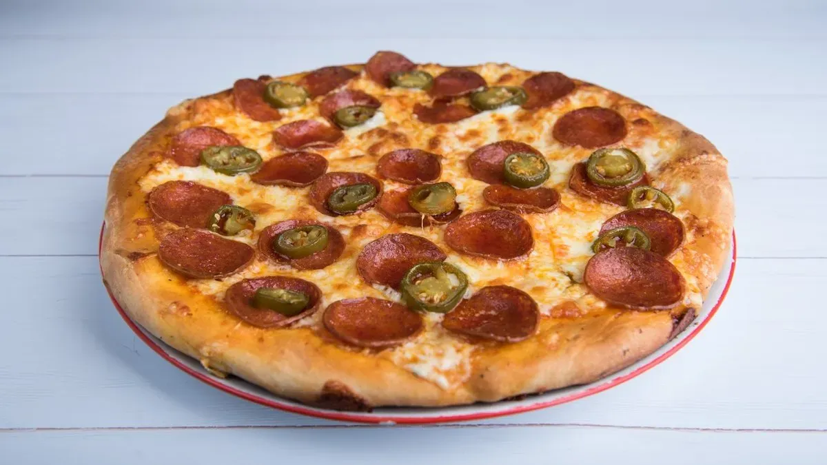 Szalámis pizza