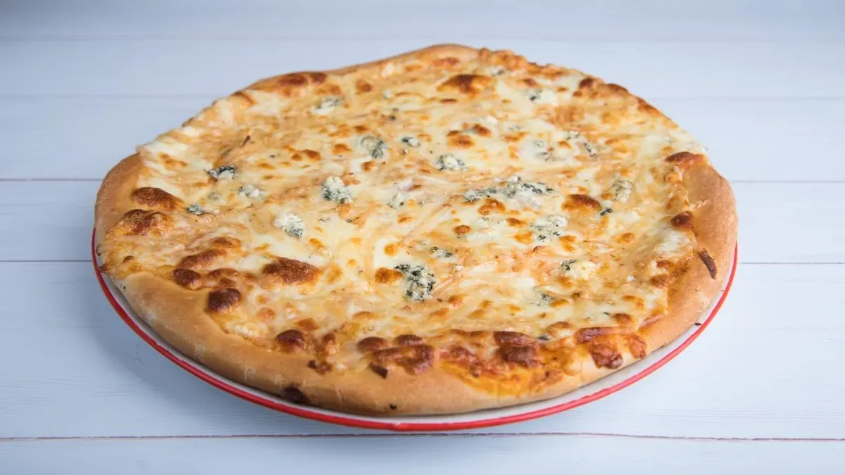 Négysajtos pizza