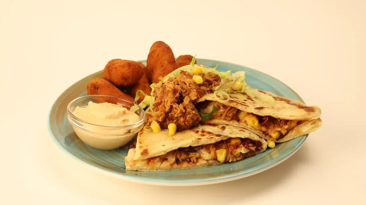 Pulled pork lepény