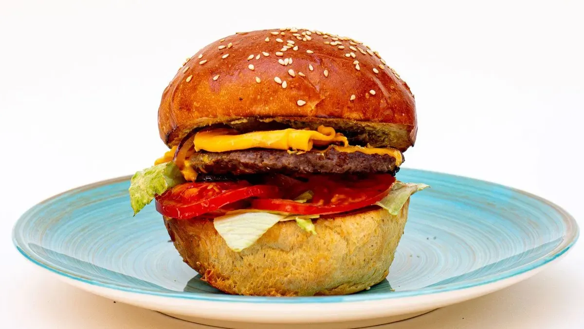 "Semmi Extra" Burger