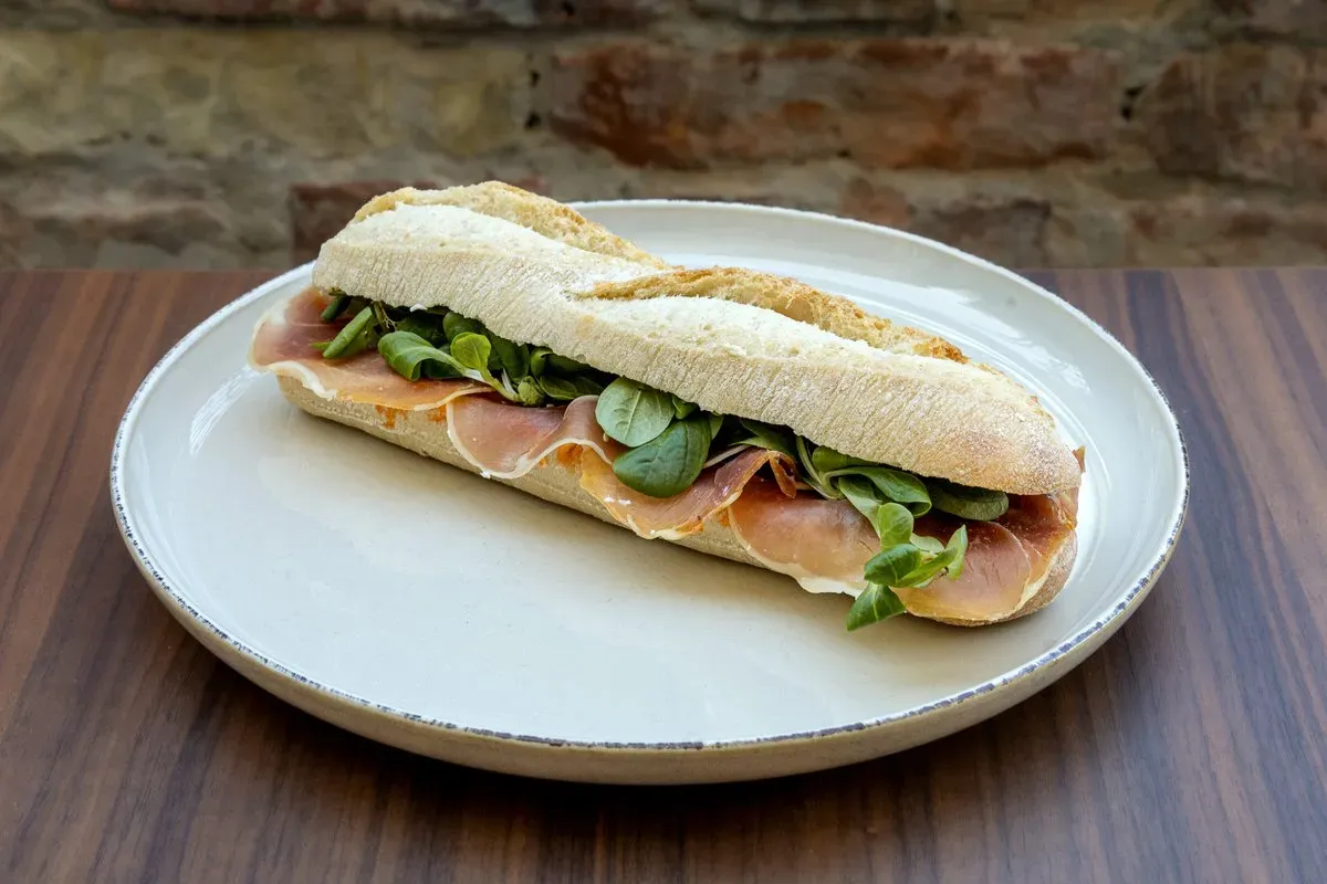 Prosciutto crudo baguette