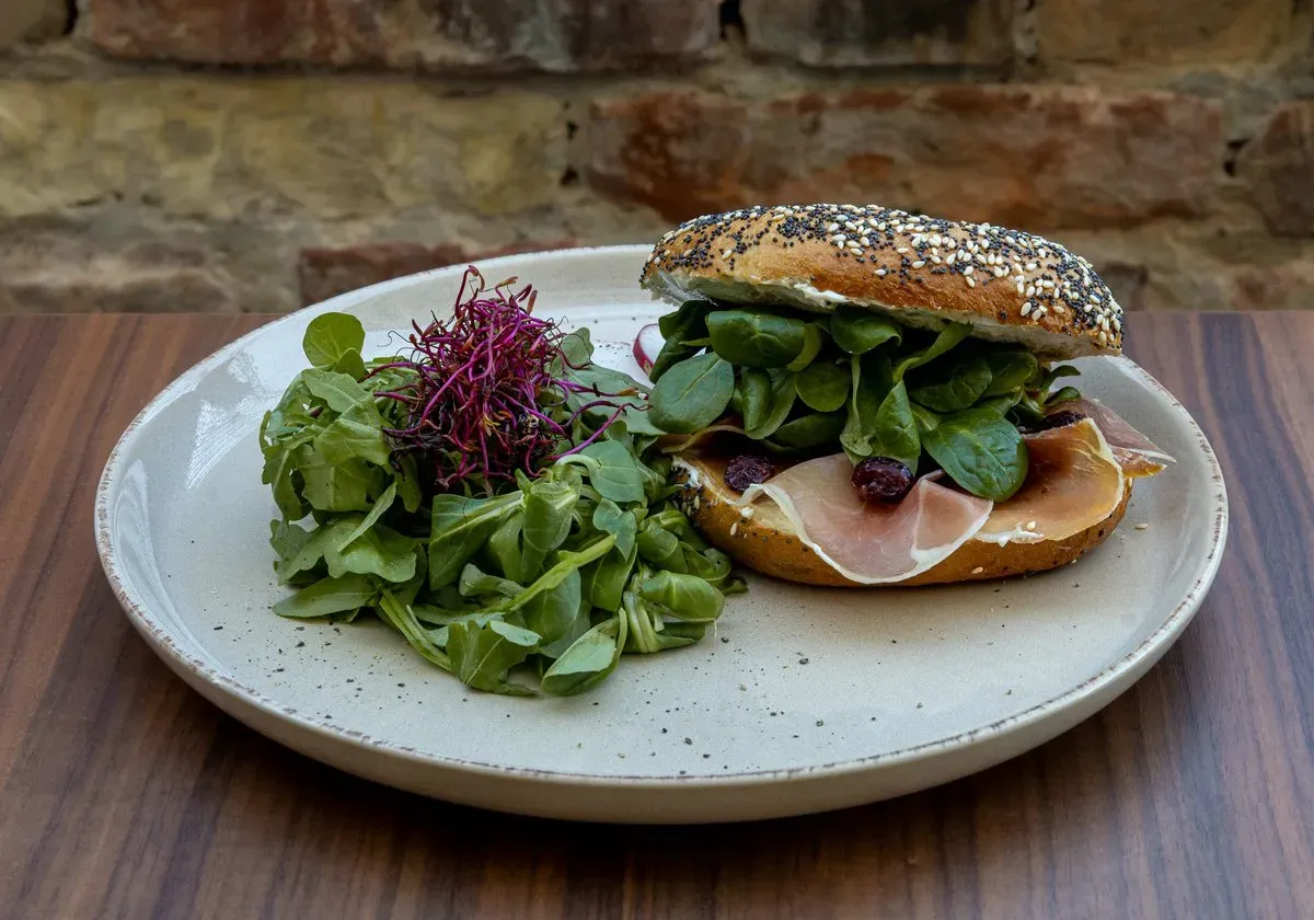 Prosciutto crudo bagel