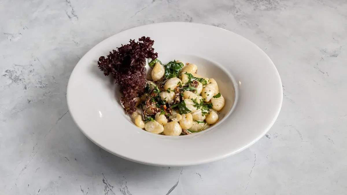 Tejszínes, spenóttal és szárított paradicsommal készített gnocchi tészta