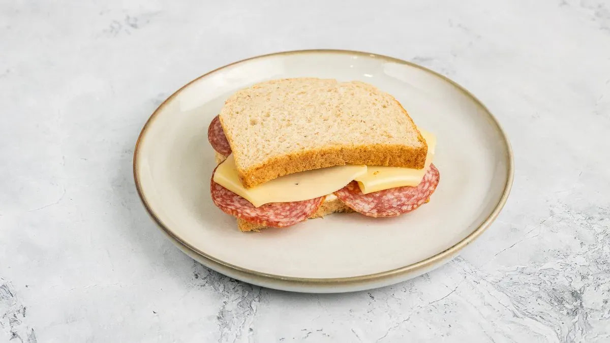 Teljes kiőrlésű toast szendvics majonézzel