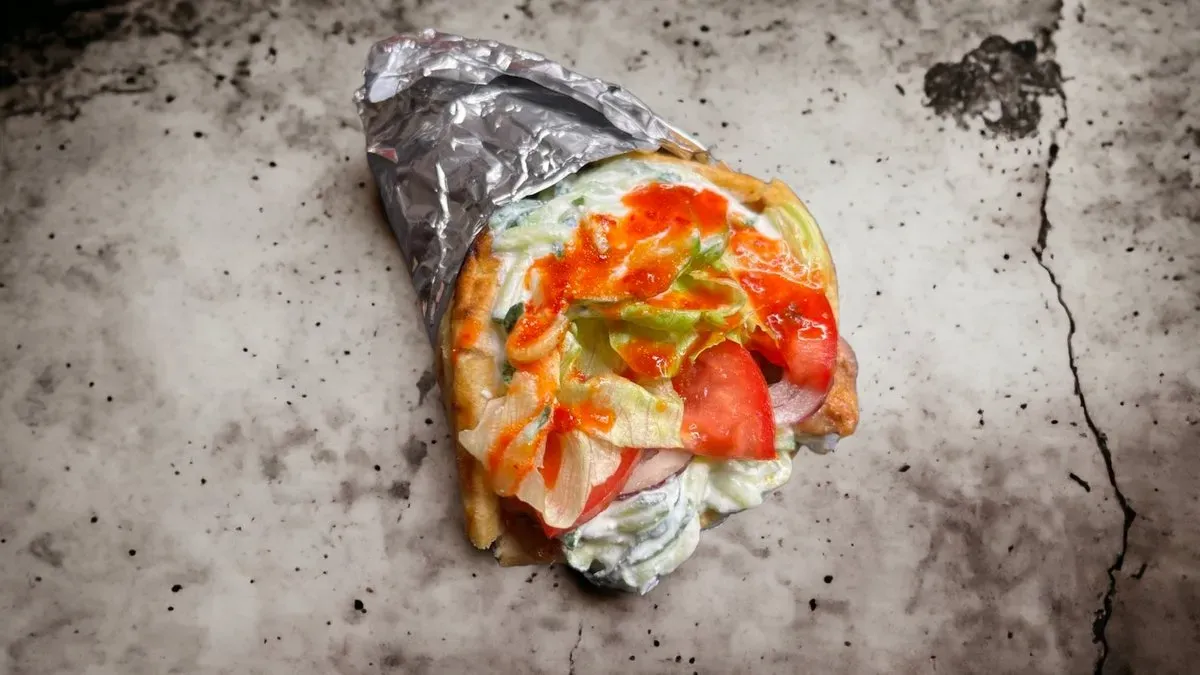 Vaslapon sült csirke gyros görög pitában