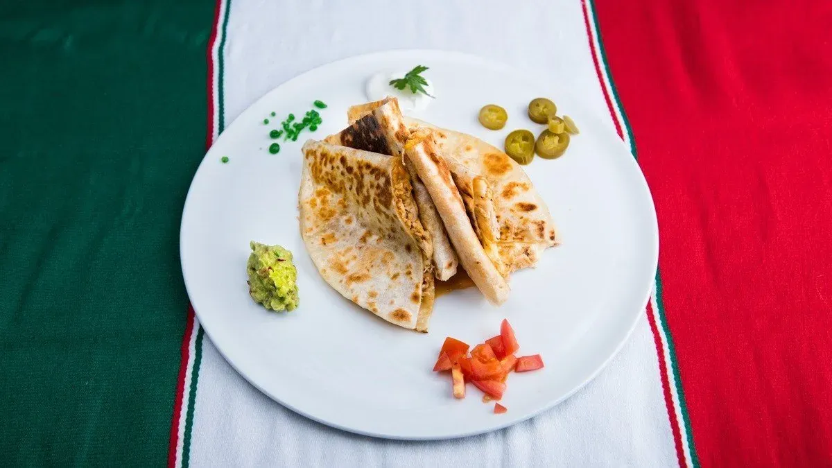 Póréhagymás - tonhalas quesadilla