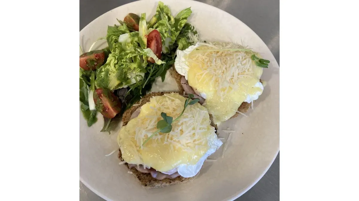 Eggs-benedict