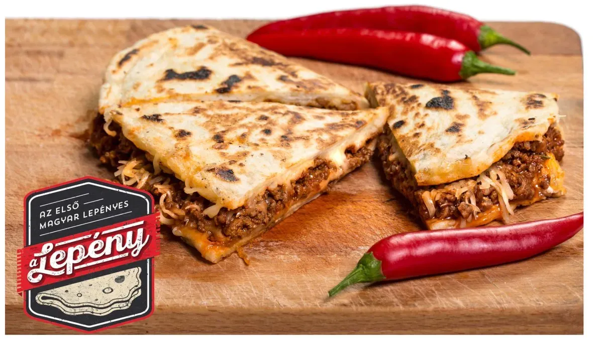 Töltött házi lepény – chilis marharagus