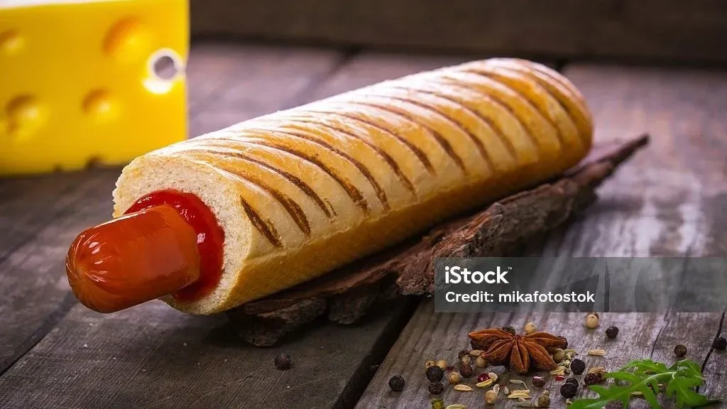 2 db Hot-Dog Chilis hot-dog kolbásszal pirított kiflivel