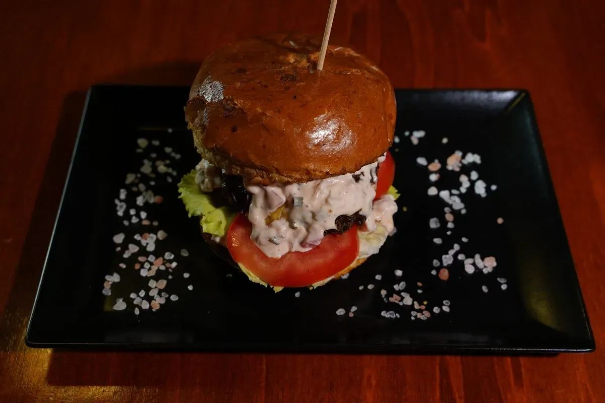 Camembert burger