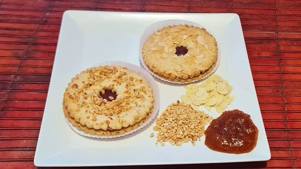 Linzer pirított mandulával / Db. (100 g./10 cm)