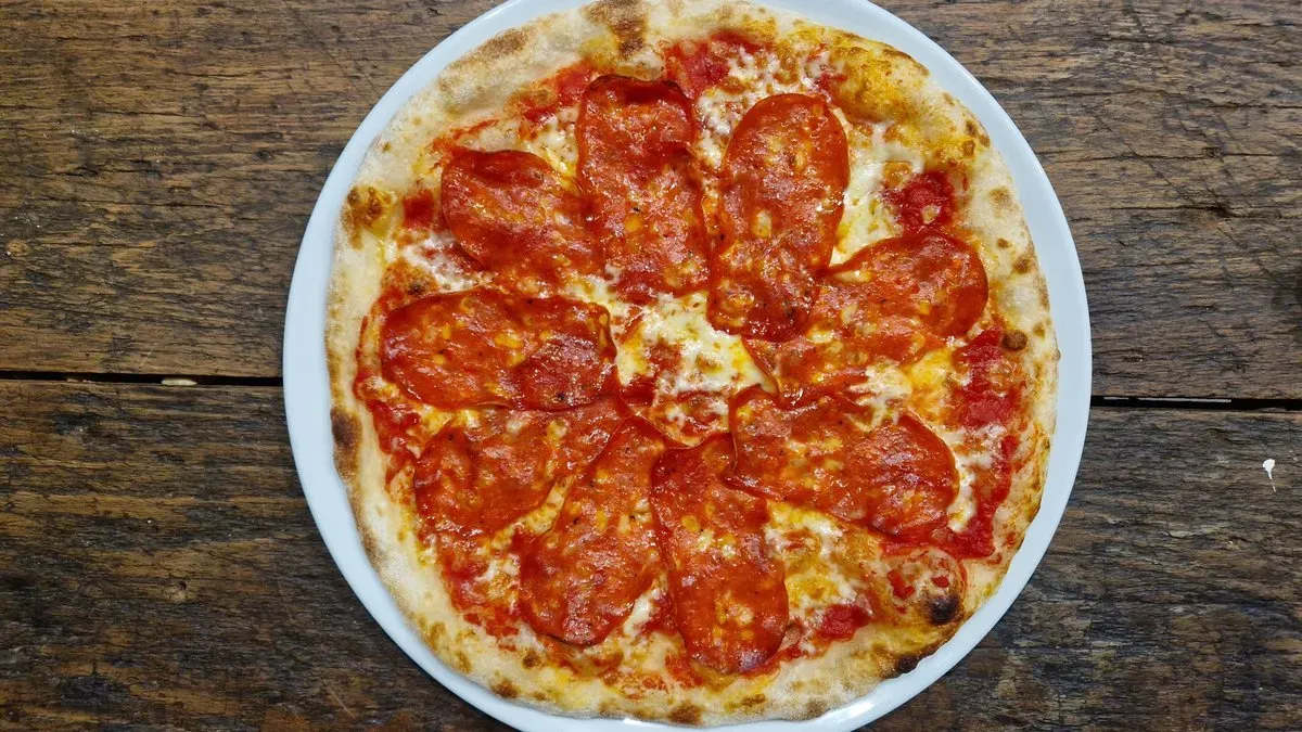 Pizza Salami Piccante 32 cm