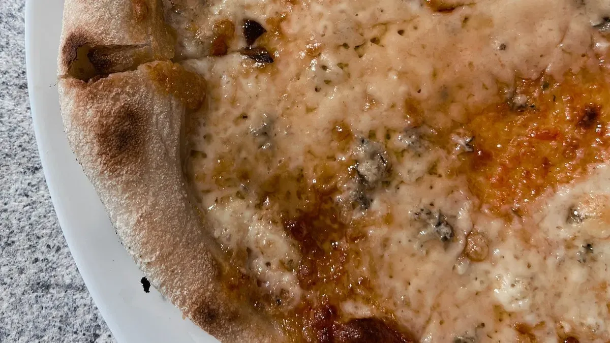 Négysajtos pizza
