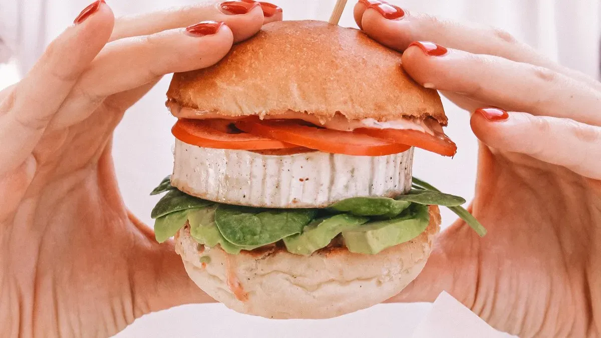 Kecskesajtos burger