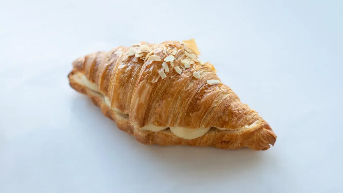 Mascarponés áfonyás mandulás croissant