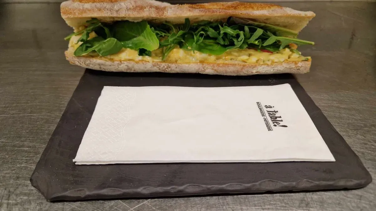 Avokádós tojáskrémes Baguette szendvics