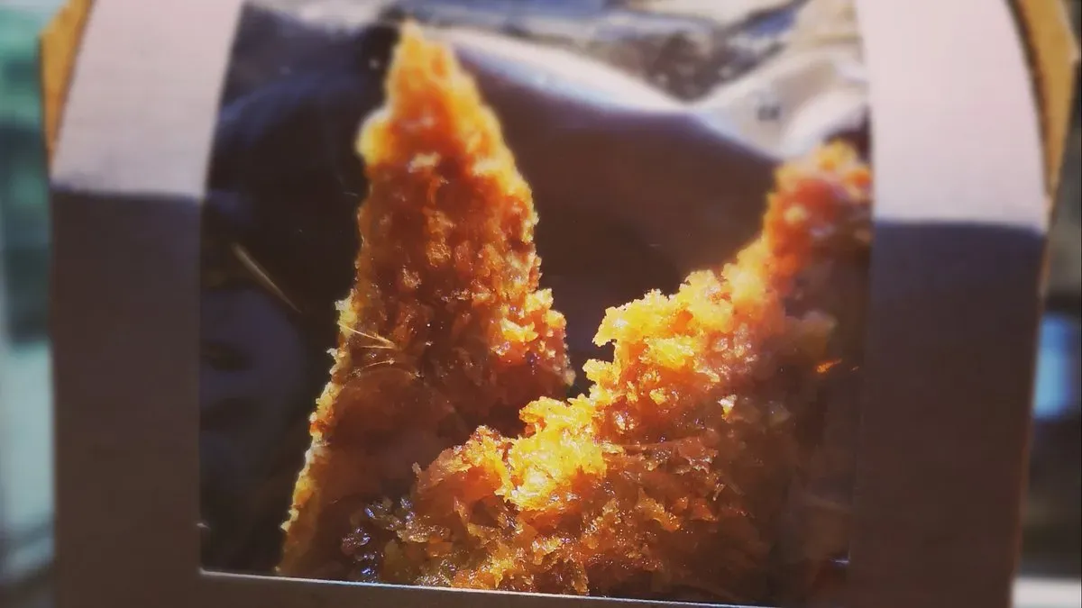 3 db ropogós-fűszeres csirkeszelet körettel (3 pieces crispy- chicken with side)