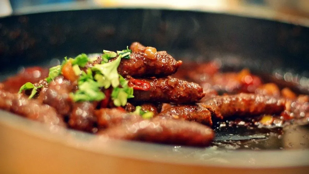 Füstölt kolbász tál (Smoked sausage dish)