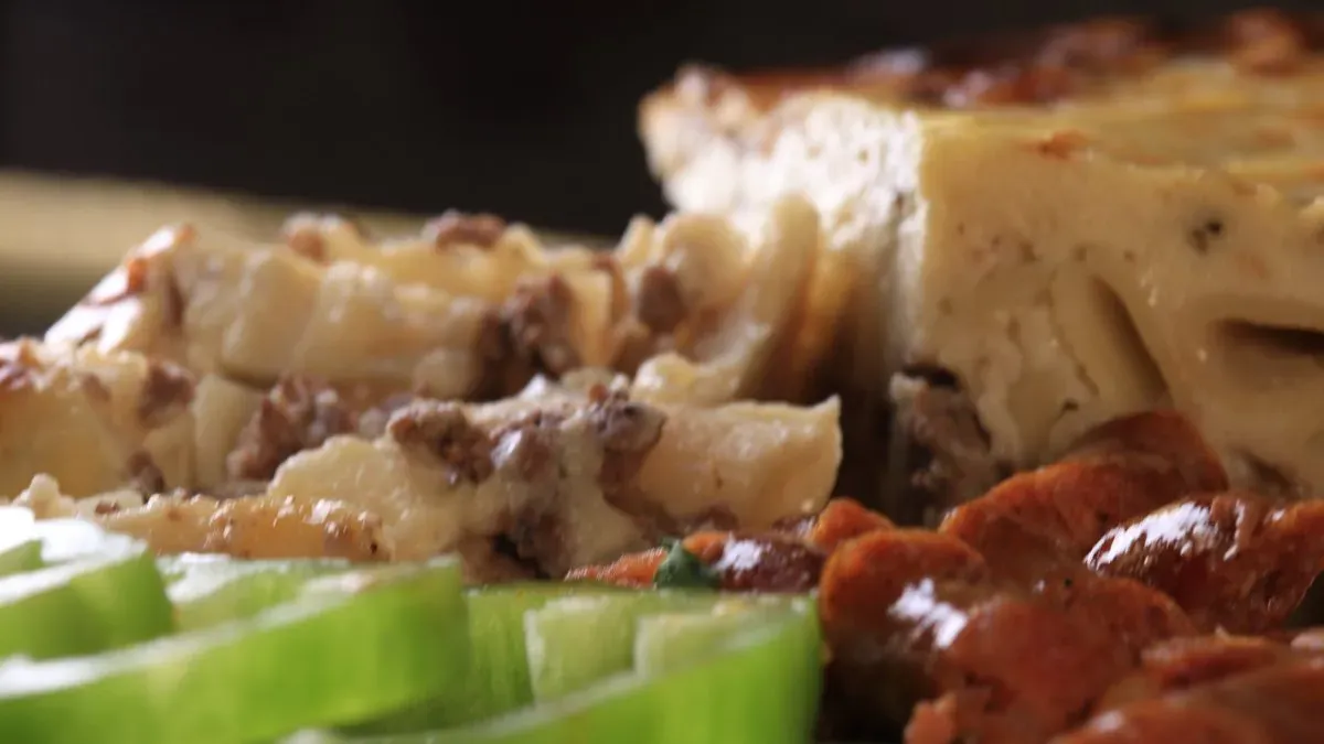 Penne tészta füstölt kolbásszal & besamellel