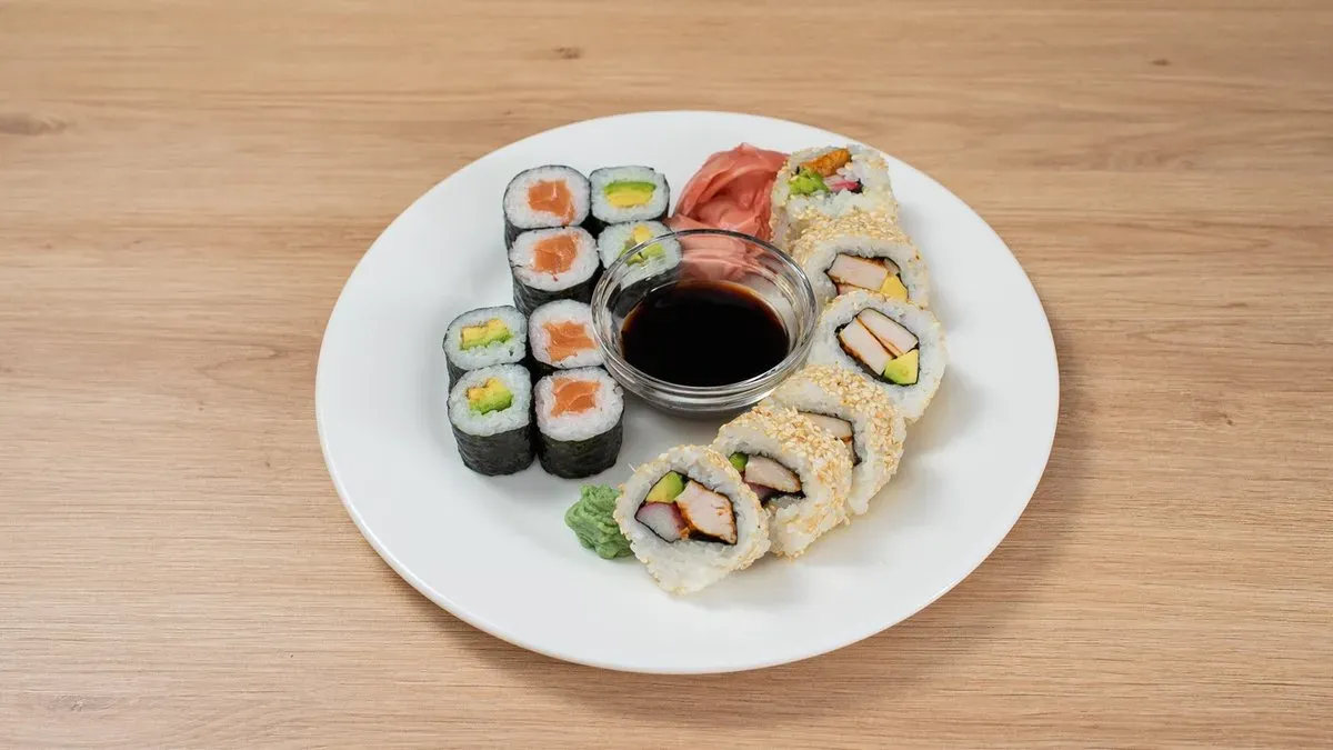 Csirke uramaki mix